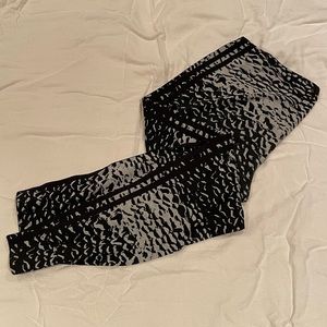 Adidas all over print gray/black leggings size L - pre-owned